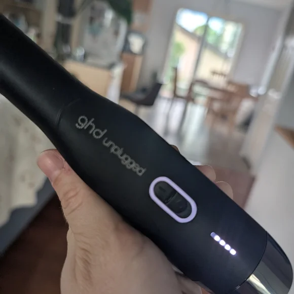 GHD Unplugged Styler - Picture 2 of 5